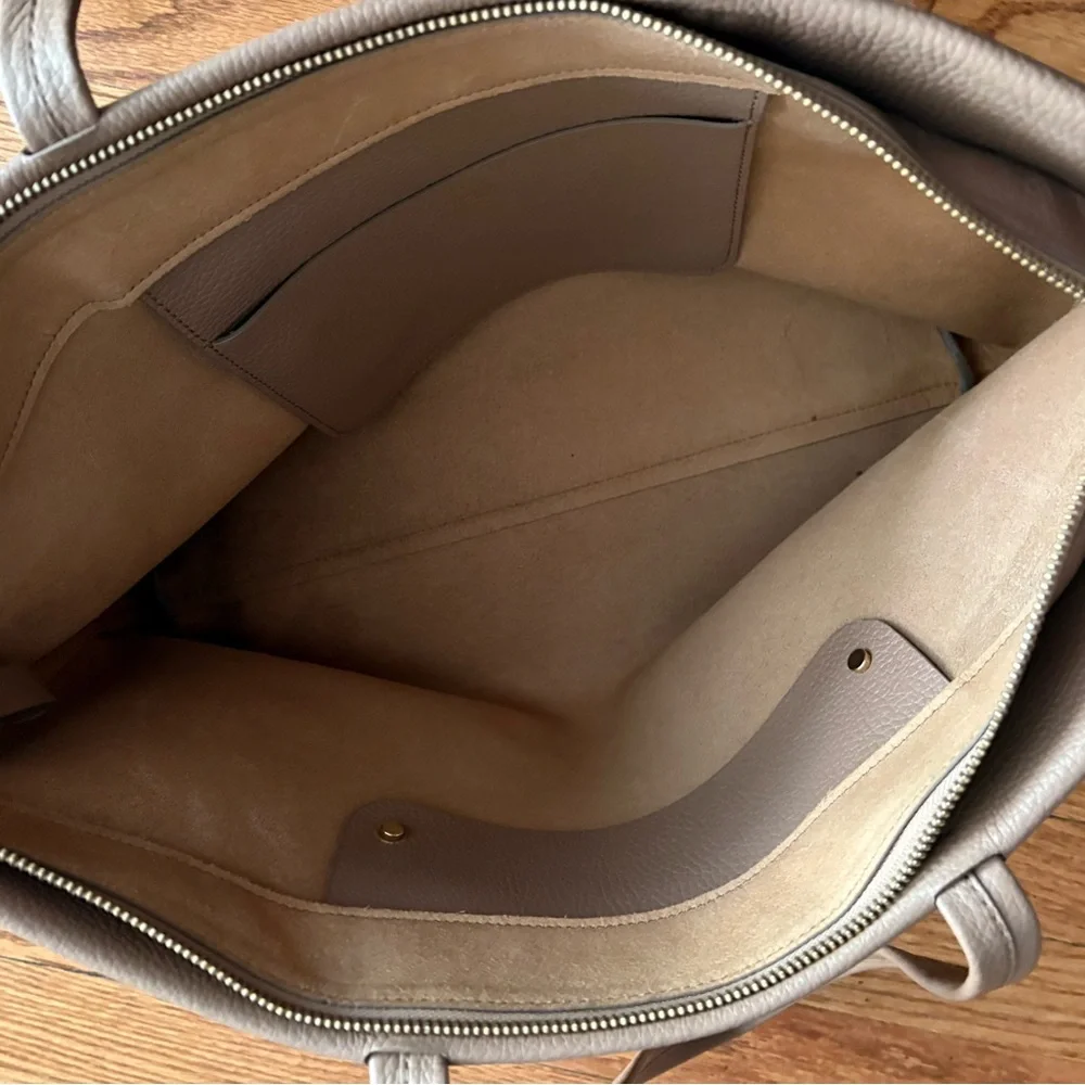 Cuyana Small Easy Zipper Tote in Cappuccino - Picture 3 of 6